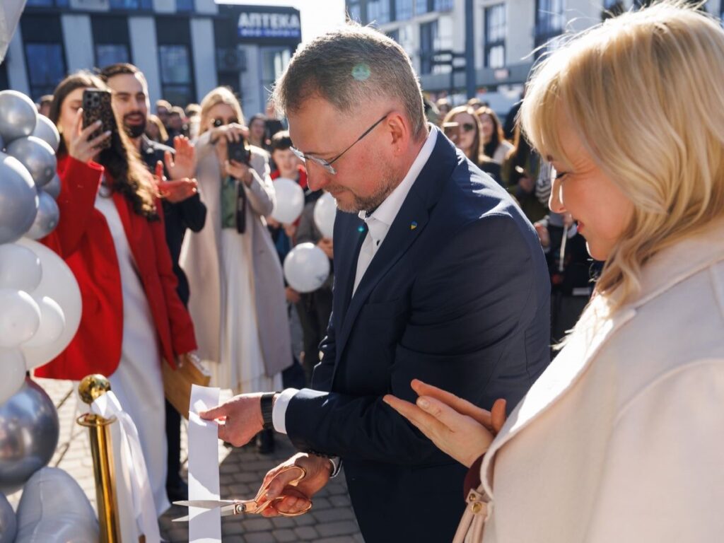Відкриття стоматології